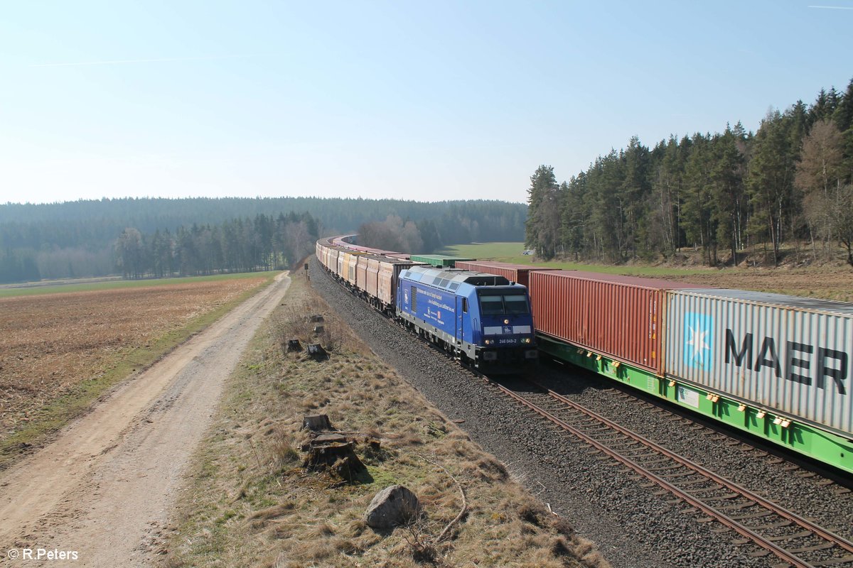 246 049 zieht den Hackschnitzelzug von Wiesau bis nach Hof. 23.03.19