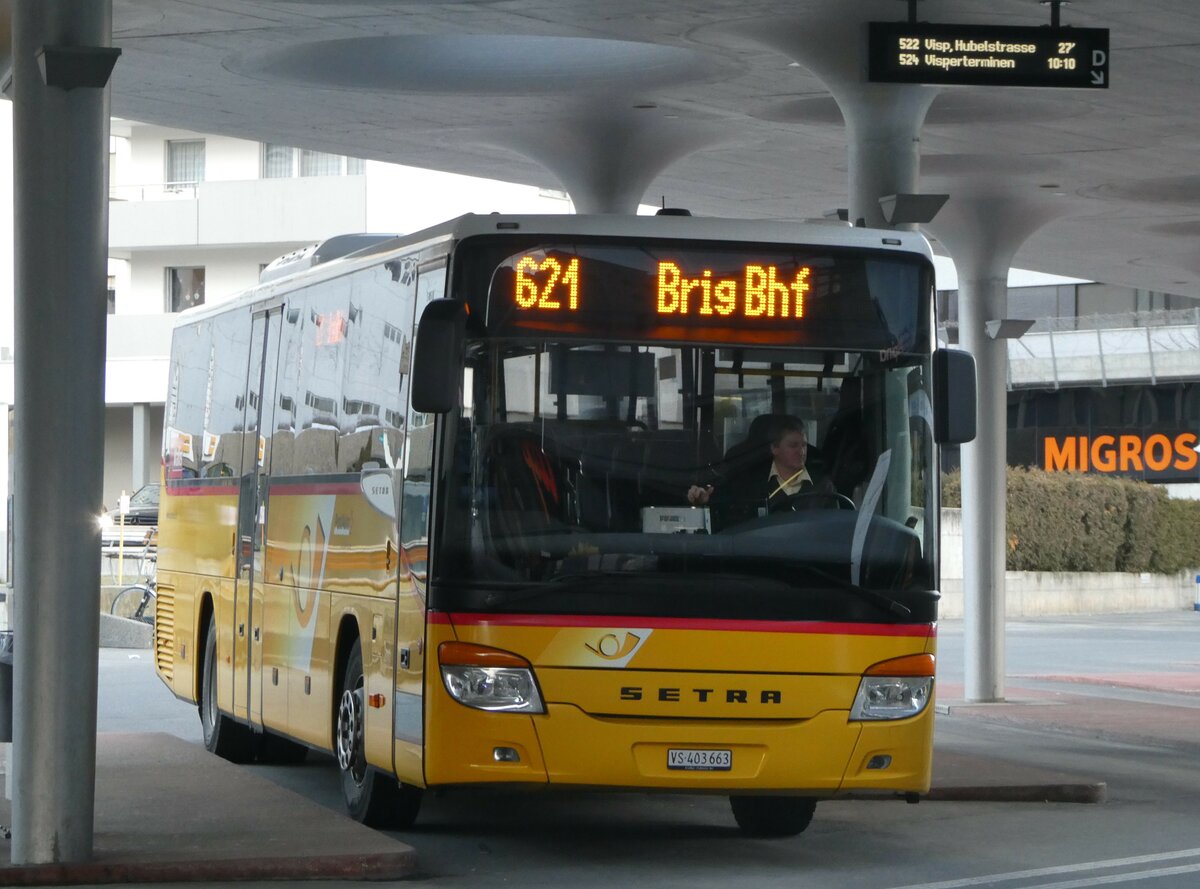 (246'018) - PostAuto Wallis - VS 403'663/PID 5620 - Setra am 11. Februar 2023 beim Bahnhof Visp