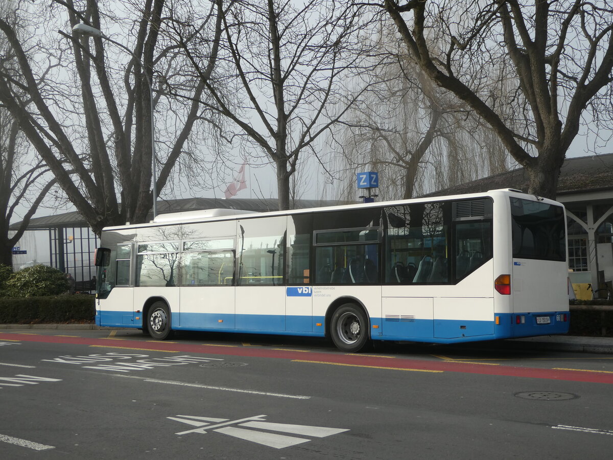 (246'125) - VBL Luzern - Nr. 66/LU 15'019 - Mercedes am 14. Februar 2023 beim Bahnhof Luzern