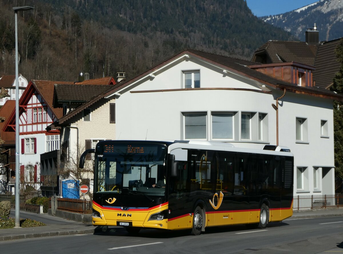 (246'141) - PostAuto Zentralschweiz - Nr. 16/OW 40'016/PID 11'747 - MAN am 16. Februar 2023 beim Bahnhof Sarnen