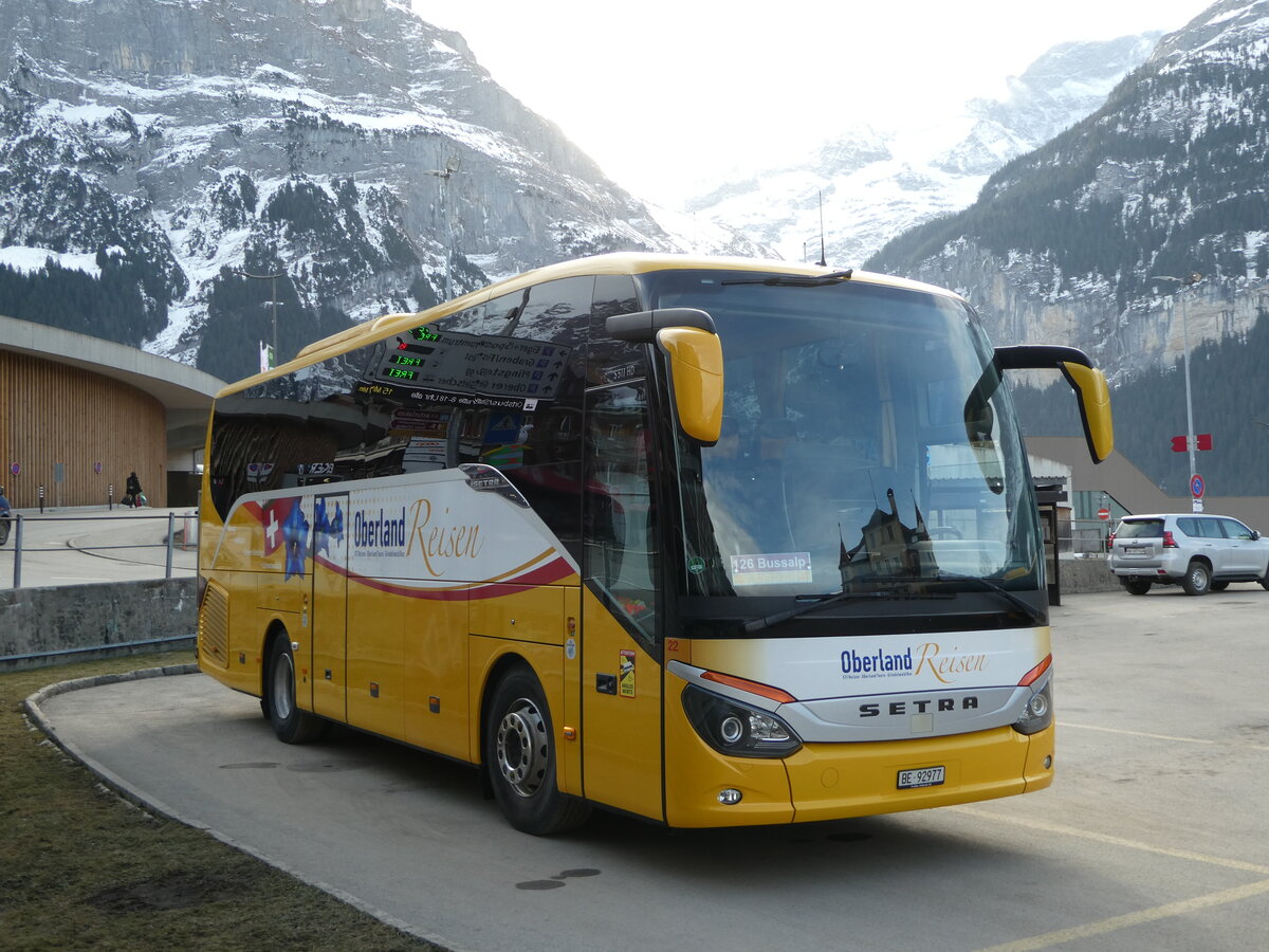 (246'212) - Oberland Reisen, Thun - Nr. 22/BE 92'977 - Setra (ex Grindelwaldbus, Grindelwald Nr. 22) am 17. Februar 2023 beim Bahnhof Grindelwald