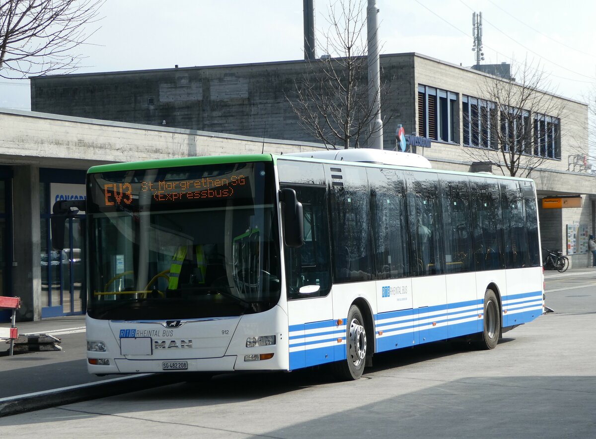 (246'856) - RTB Altsttten - Nr. 912/SG 482'208 - MAN (ex PostBus/A BD 15'356) am 4. Mrz 2023 beim Bahnhof Buchs