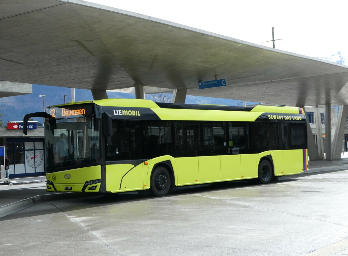 (246'987) - Aus Liechtenstein: BOS PS Anstalt, Vaduz - Nr. 526/FL 40'211 - Solaris am 9. März 2023 beim Bahnhof Buchs