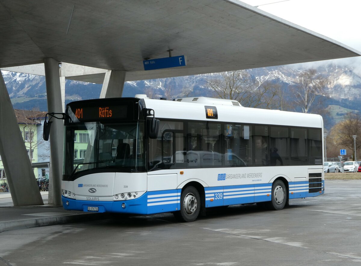 (246'992) - BSW Sargans - Nr. 339/SG 376'716 - Solaris am 9. März 2023 beim Bahnhof Buchs