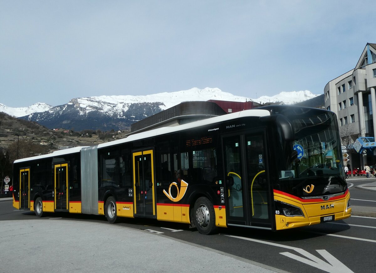 (247'231) - PostAuto Wallis - Nr. 83/VS 548'723/PID 11'886 - MAN am 16. Mrz 2023 beim Bahnhof Sion