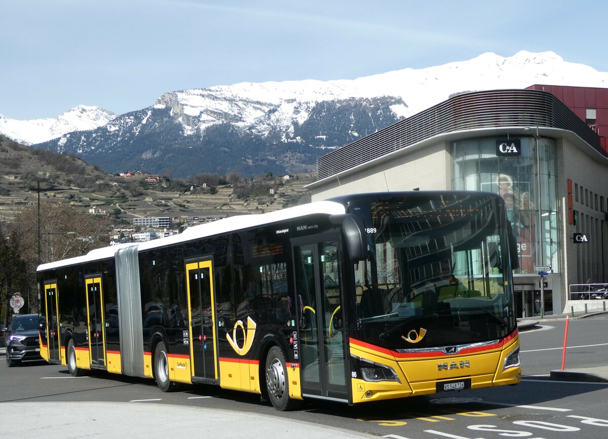 (247'266) - PostAuto Wallis - Nr. 86/VS 548'726/PID 11'889 - MAN am 16. Mrz 2023 beim Bahnhof Sion