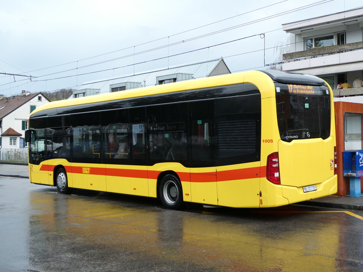 (247'904) - BLT Oberwil - Nr. 1005/BL 221'735 - Mercedes am 30. Mrz 2023 in Bottmingen, Schloss