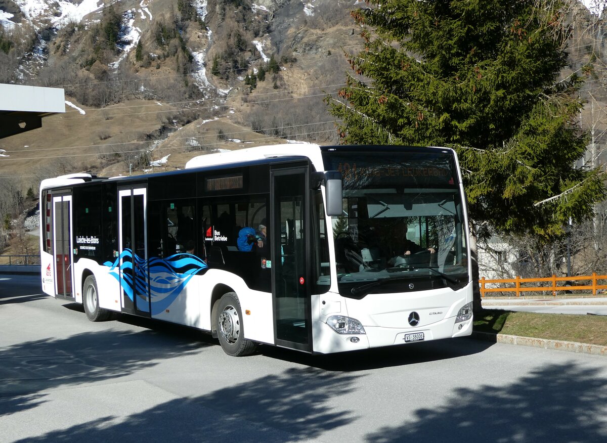 (248'276) - LBB Susten - Nr. 6/VS 38'006 - Mercedes am 9. April 2023 in Leukerbad, Busbahnhof