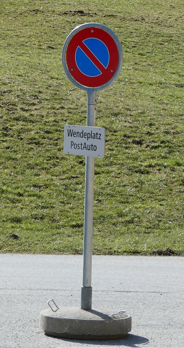 (248'344) - Wendeplatz PostAuto am 10. April 2023 in Schwenden, Grimmialp