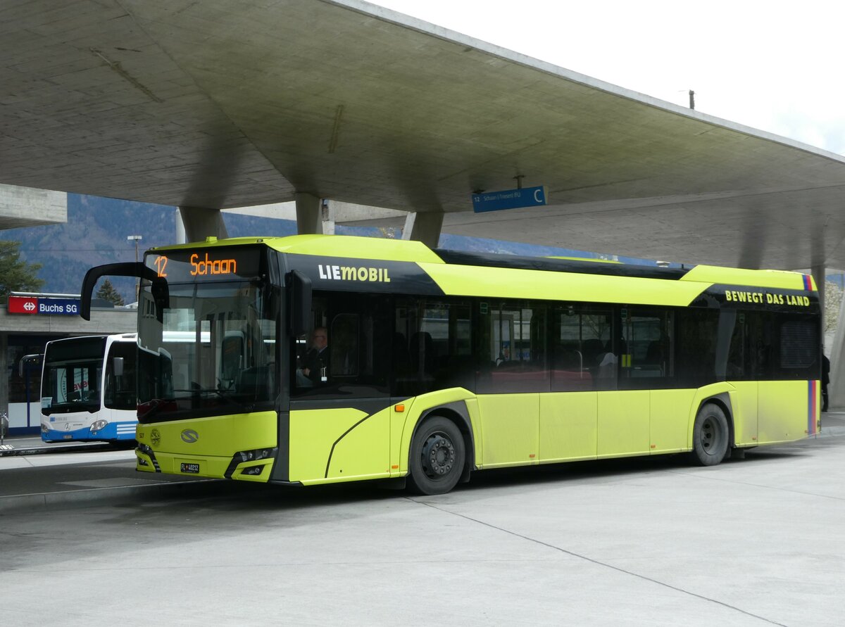 (248'465) - Aus Liechtenstein: BOS PS Anstalt, Vaduz - Nr. 527/FL 40'212 - Solaris am 13. April 2023 beim Bahnhof Buchs