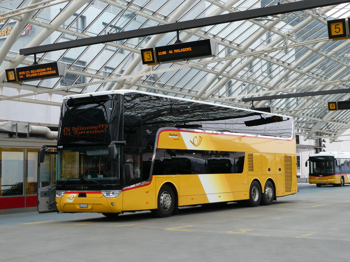 (248'596) - PostAuto Graubnden - GR 170'404/PID 11'109 - Van Hool am 15. April 2023 in Chur, Postautostation