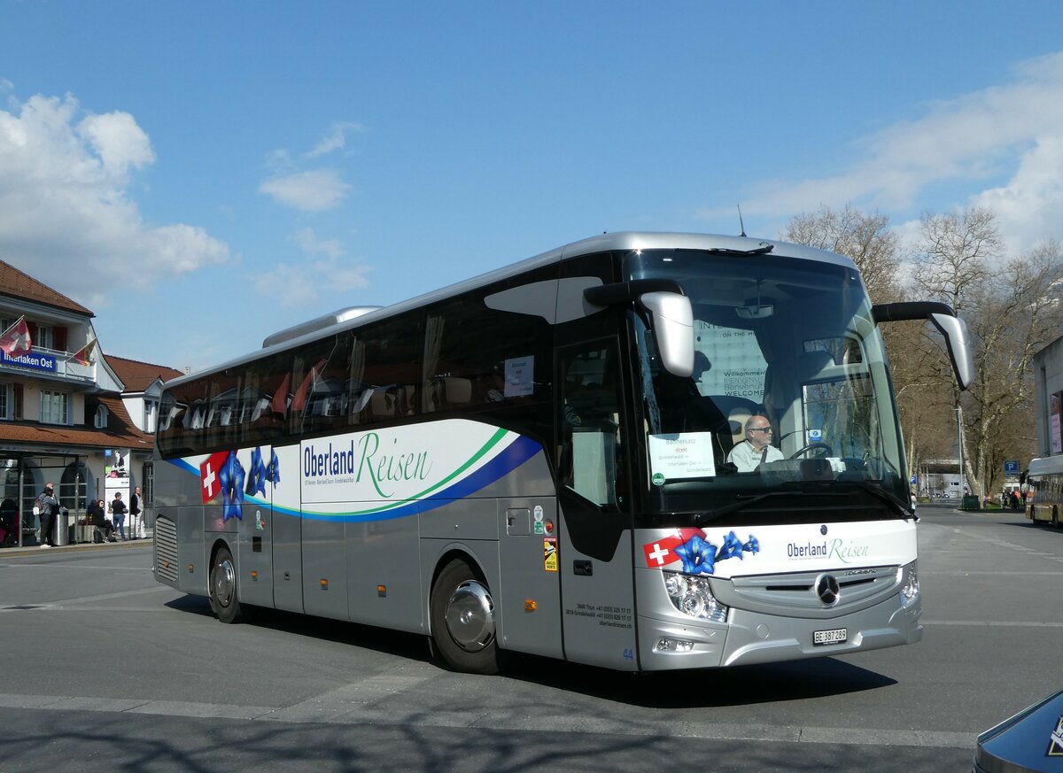 (248'900) - Oberland Reisen, Thun - Nr. 44/BE 387'289 - Mercedes am 19. April 2023 beim Bahnhof Interlaken Ost