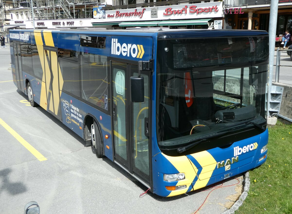 (248'952) - STI Thun - Nr. 128 - MAN am 21. April 2023 beim Bahnhof Grindelwald