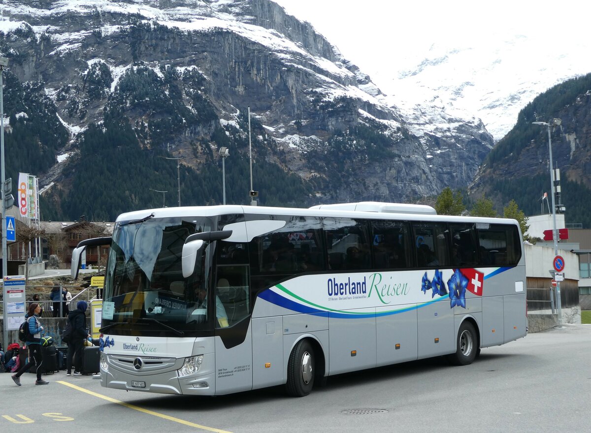 (248'956) - Oberland Reisen, Thun - Nr. 47/BE 607'481 - Mercedes am 21. April 2023 beim Bahnhof Grindelwald