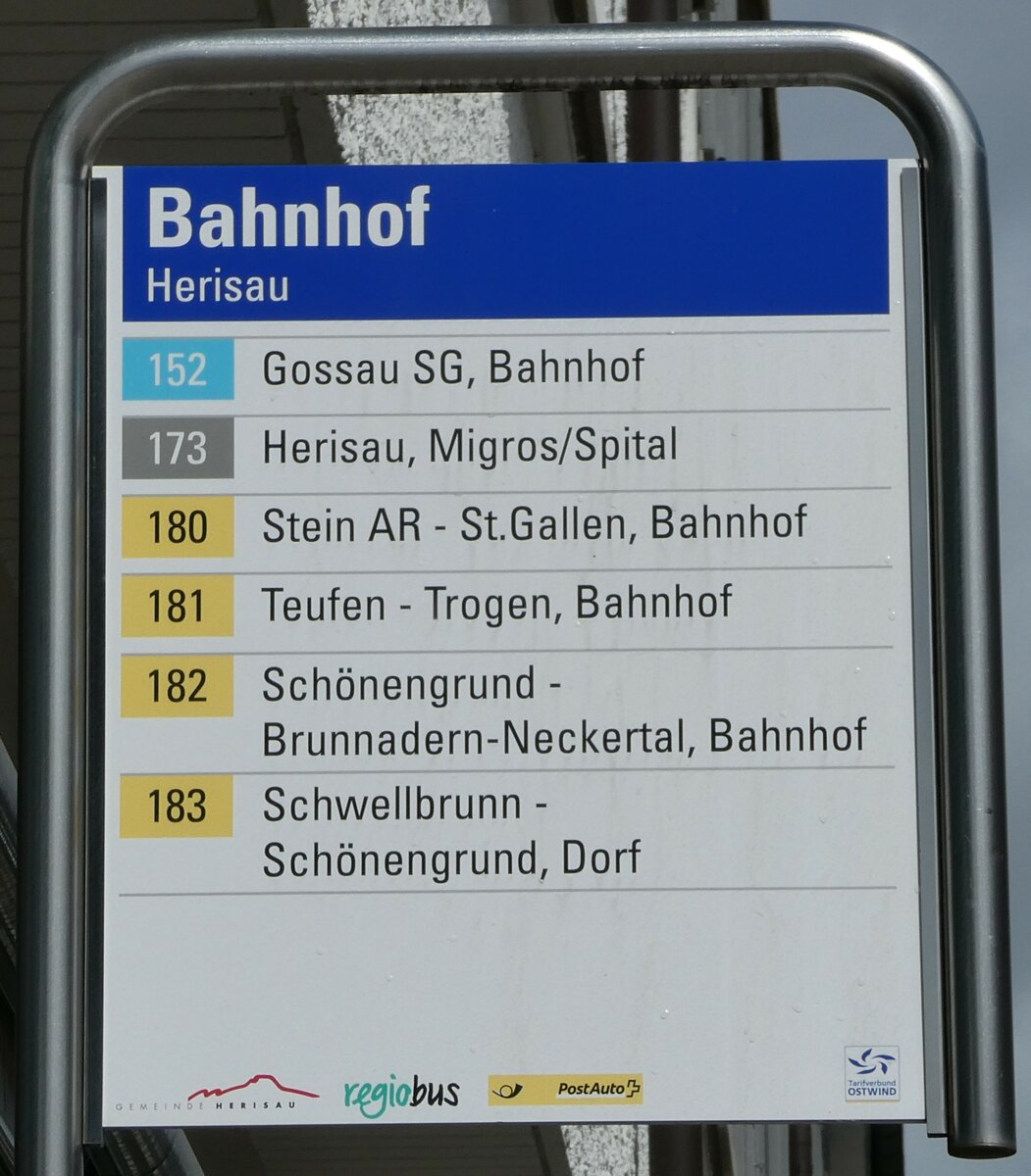 (249'133) - regiobus/VBH/PostAuto-Haltestellenschild - Herisau, Bahnhof - am 25. April 2023