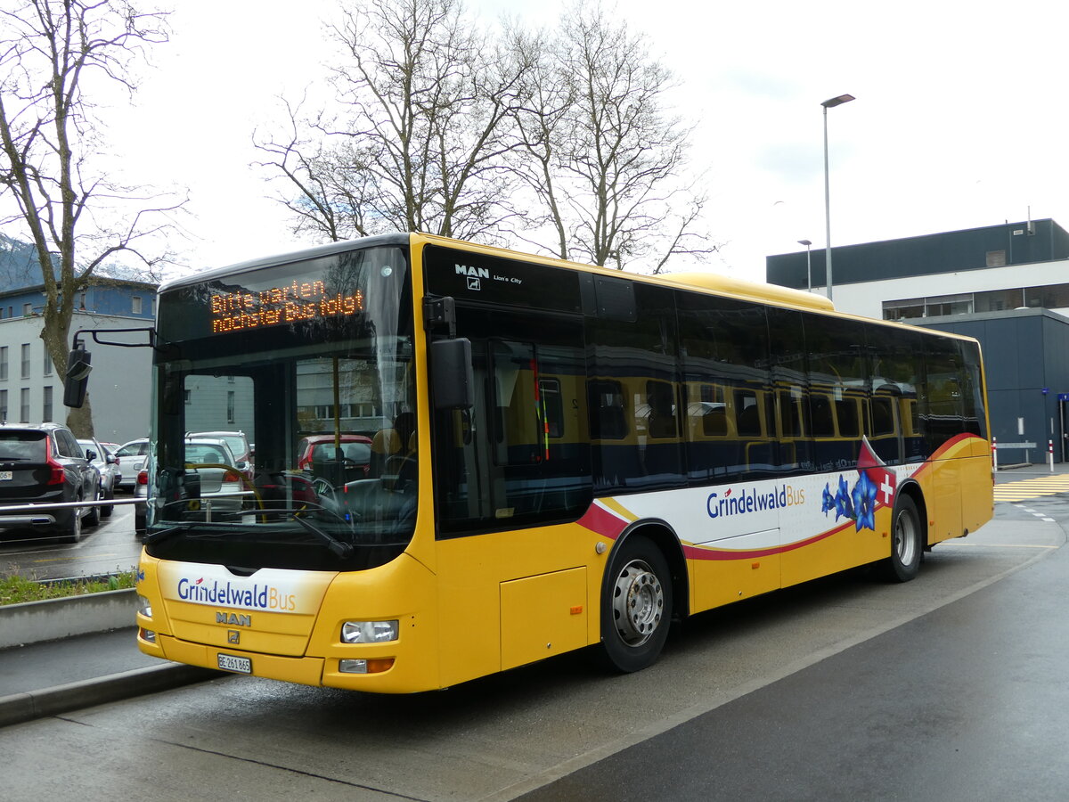 (249'173) - Grindelwaldbus, Grindelwald - Nr. 11/BE 261'865 - MAN/Gppel am 28. April 2023 beim Bahnhof Interlaken Ost