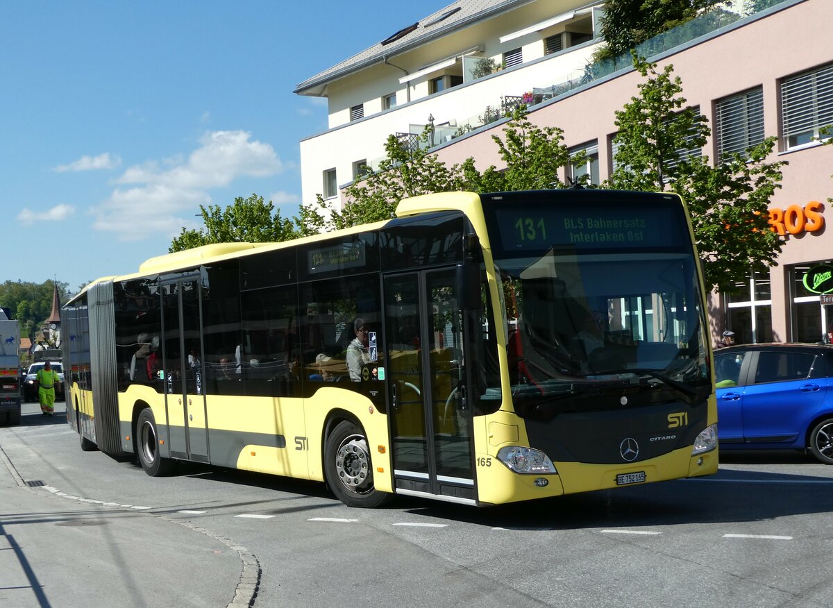 (249'484) - STI Thun - Nr. 165/BE 752'165 - Mercedes am 3. Mai 2023 beim Bahnhof Spiez