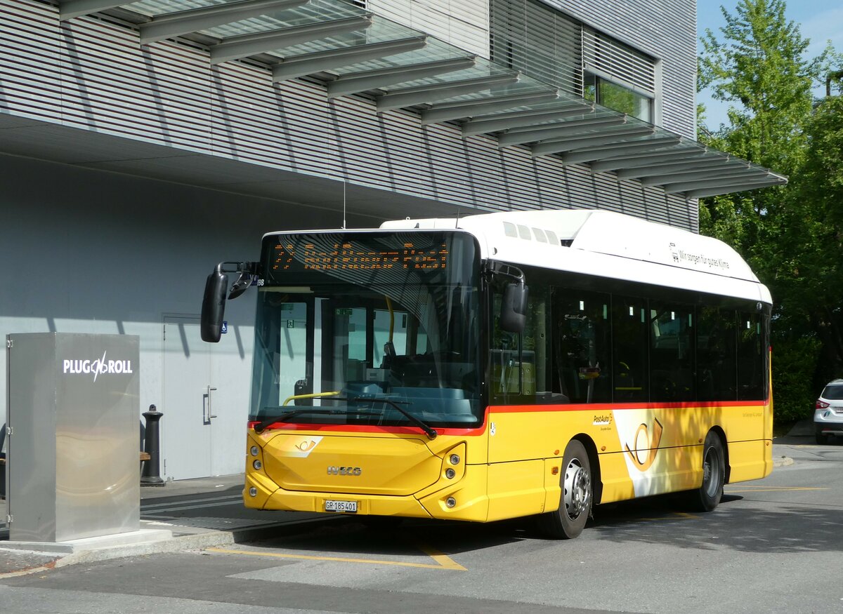 (250'739) - Gessinger, Bad Ragaz - GR 185'401/PID 11'898 - Heuliez-Iveco am 30. Mai 2023 beim Bahnhof Landquart