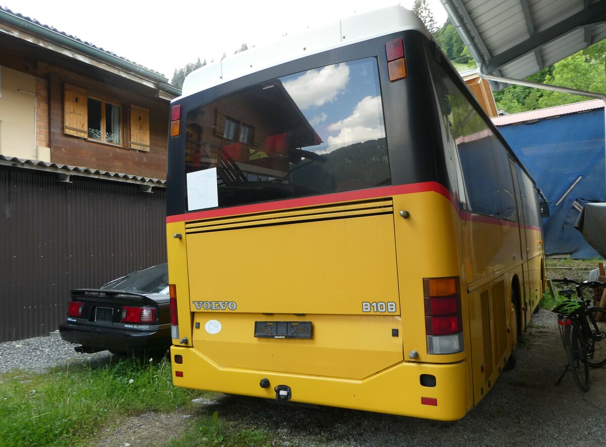 (251'141) - Kbli, Gstaad - PID 1862 - Volvo (ex Nr. 0) am 6. Juni 2023 in Gstaad, Garage