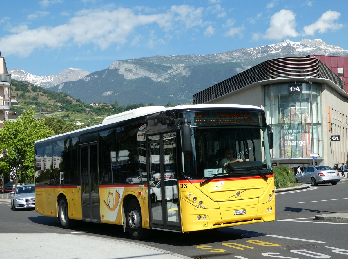 (251'192) - PostAuto Wallis - Nr. 33/VS 471'080/PID 10'789 - Volvo (ex TRD, Savise) am 9. Juni 2023 beim Bahnhof Sion