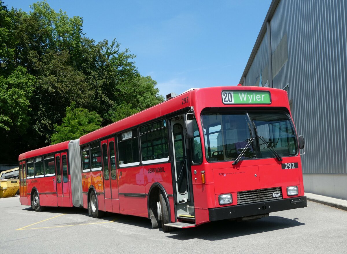 (251'764) - Bernmobil, Bern (SOB) - Nr. 292 - Volvo/R&J-Hess-Gangloff am 18. Juni 2023 in Burgdorf, kihof Ziegelgut