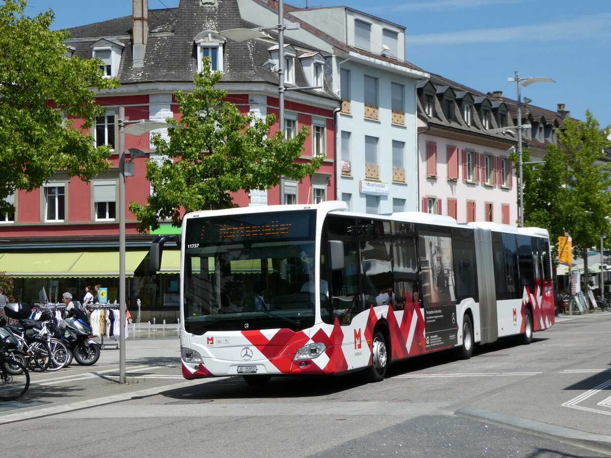 (252'442) - CarPostal Ouest - JU 35'952/PID 11'737 - Mercedes am 7. Juli 2023 beim Bahnhof Delmont