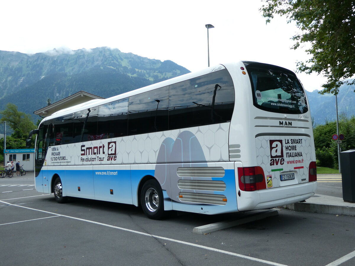 (252'757) - Aus Italien: Calabrese, Sant'Antonio Abate - FZ-160 KX - MAN am 16. Juli 2023 beim Bahnhof Interlaken Ost 