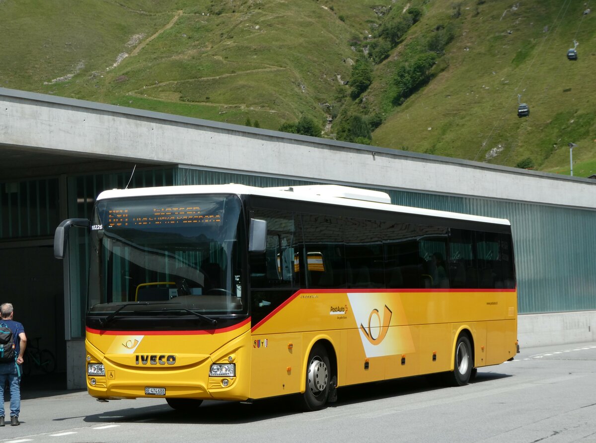 (252'898) - PostAuto Bern - BE 474'688/PID 10'226 - Iveco am 23. Juli 2023 beim Bahnhof Andermatt