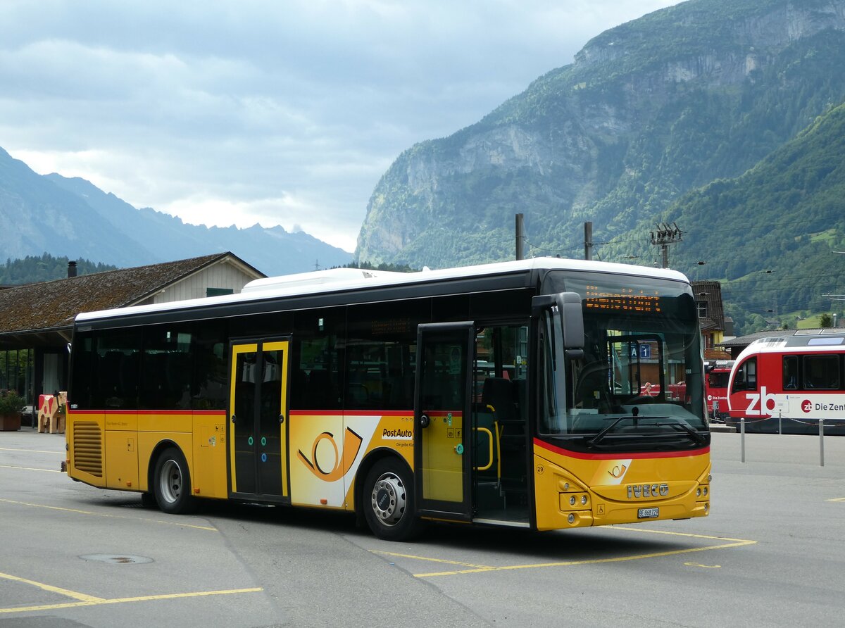 (253'117) - Flck, Brienz - Nr. 29/BE 868'729/PID 11'831 - Iveco am 29. Juli 2023 in Meiringen, Postautostation