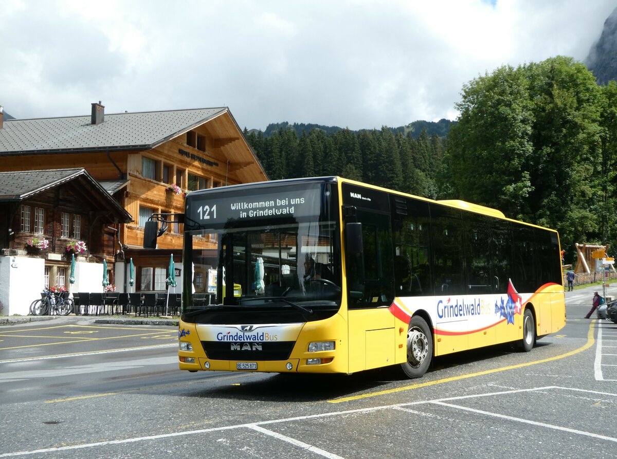 (253'402) - Grindelwaldbus, Grindelwald - Nr. 15/BE 525'871 - MAN am 5. August 2023 in Grindelwald, Oberer Gletscher