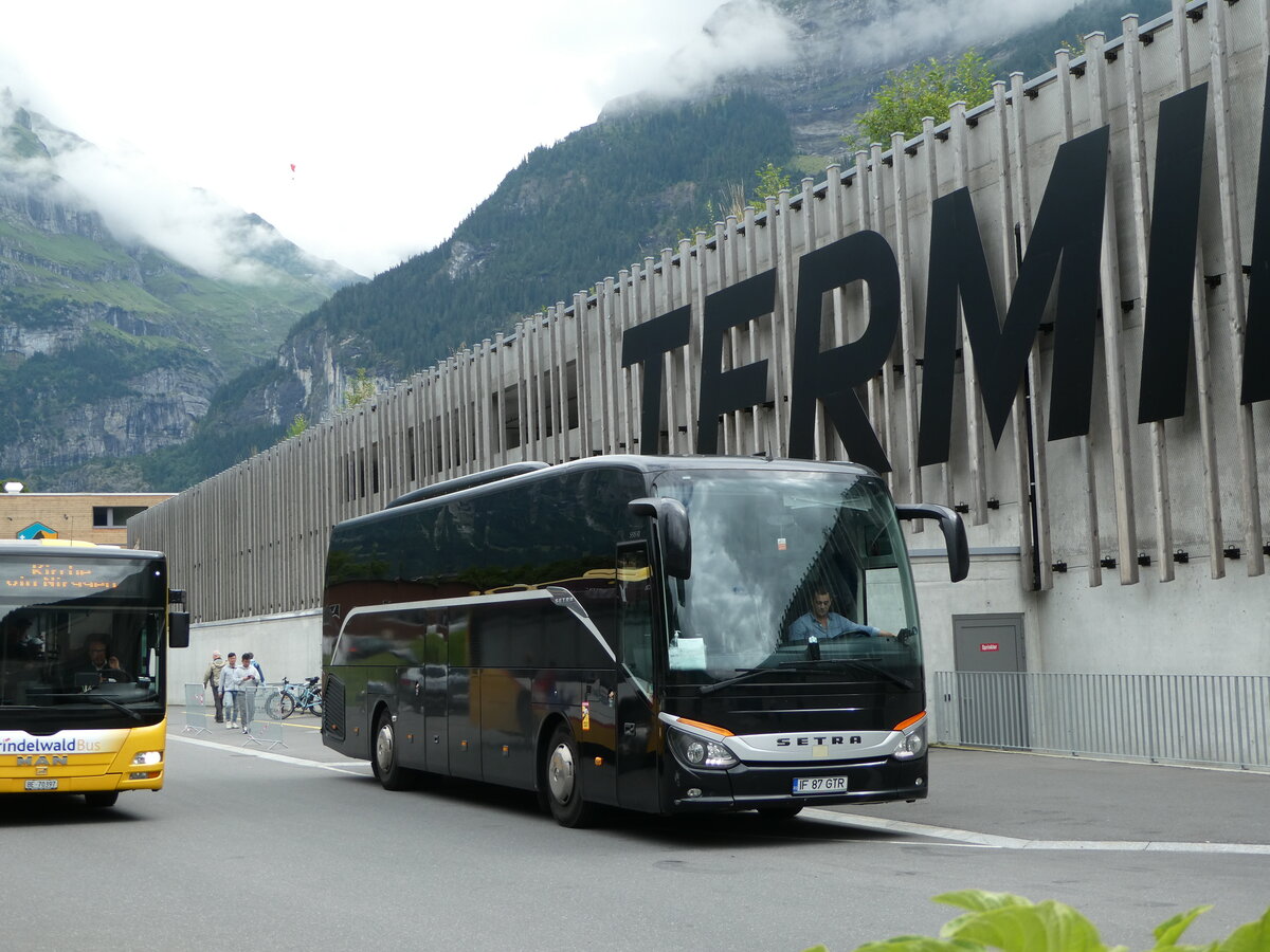 (253'411) - Aus Rumnien: ??? - IF 87 GTR - Setra am 5. August 2023 in Grindelwald, Terminal