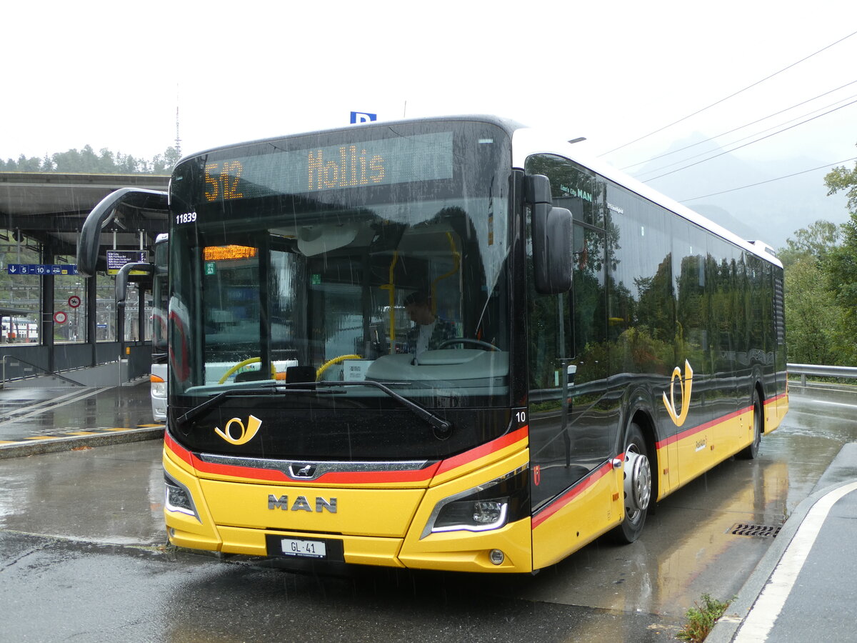 (255'401) - Niederer, Filzbach - Nr. 10/GL 41/PID 11'839 - MAN am 18. September 2023 beim Bahnhof Ziegelbrcke