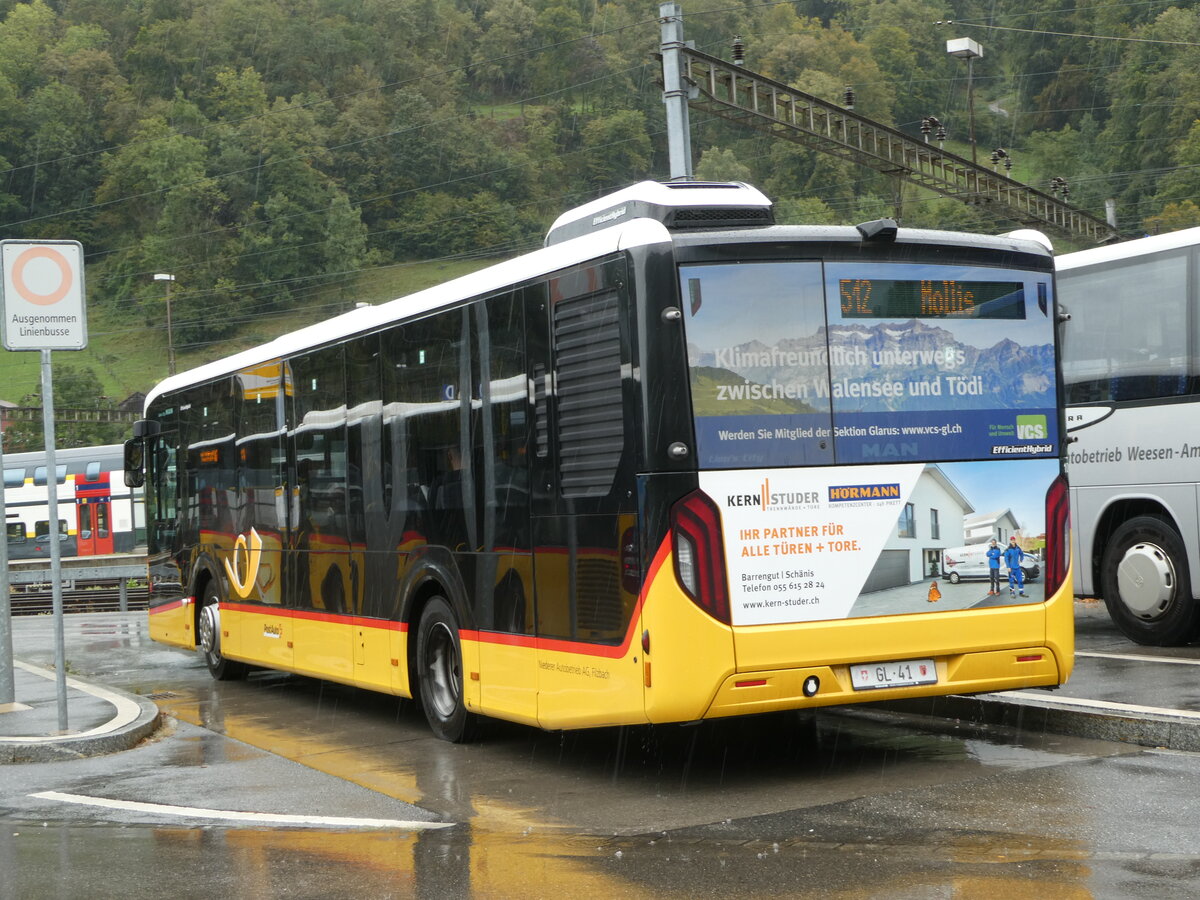 (255'404) - Niederer, Filzbach - Nr. 10/GL 41/PID 11'839 - MAN am 18. September 2023 beim Bahnhof Ziegelbrcke