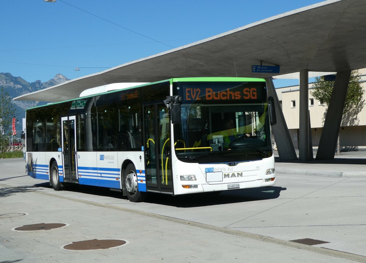 (255'618) - RTB Altsttten - Nr. 912/SG 482'208 - MAN (ex PostBus/A BD 15'356) am 26. September 2023 beim Bahnhof Buchs