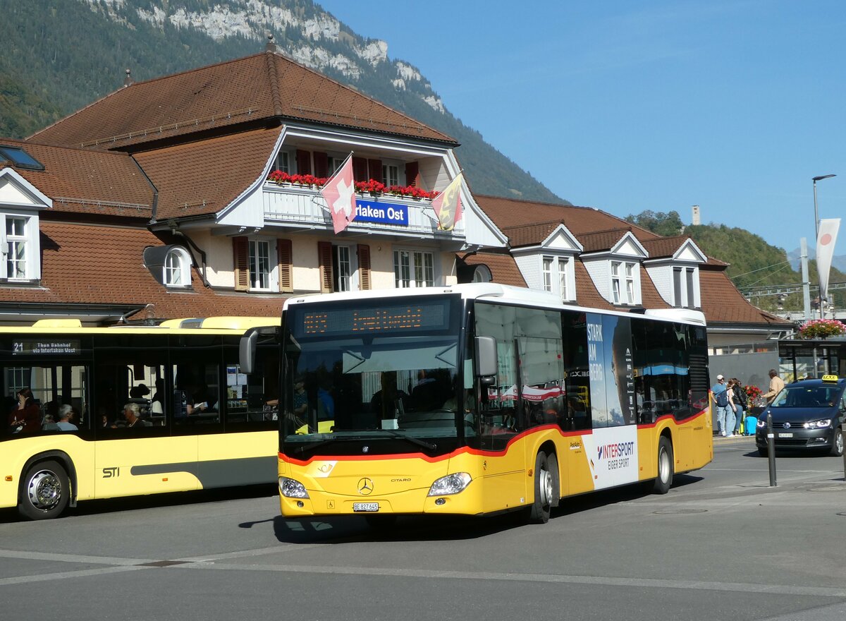 (255'837) - PostAuto Bern - BE 827'645/PID 11'426 - Mercedes am 2. Oktober 2023 beim Bahnhof Interlaken Ost