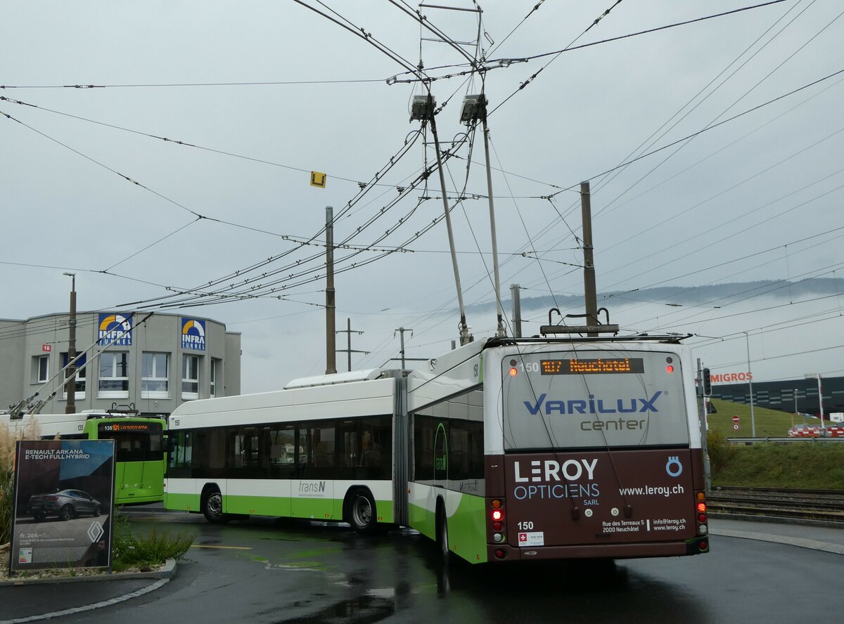 (256'185) - transN, La Chaux-de-Fonds - Nr. 150 - Hess/Hess Gelenktrolleybus (ex TN Neuchtel Nr. 150) am 19. Oktober 2023 beim Bahnhof Marin-pagnier