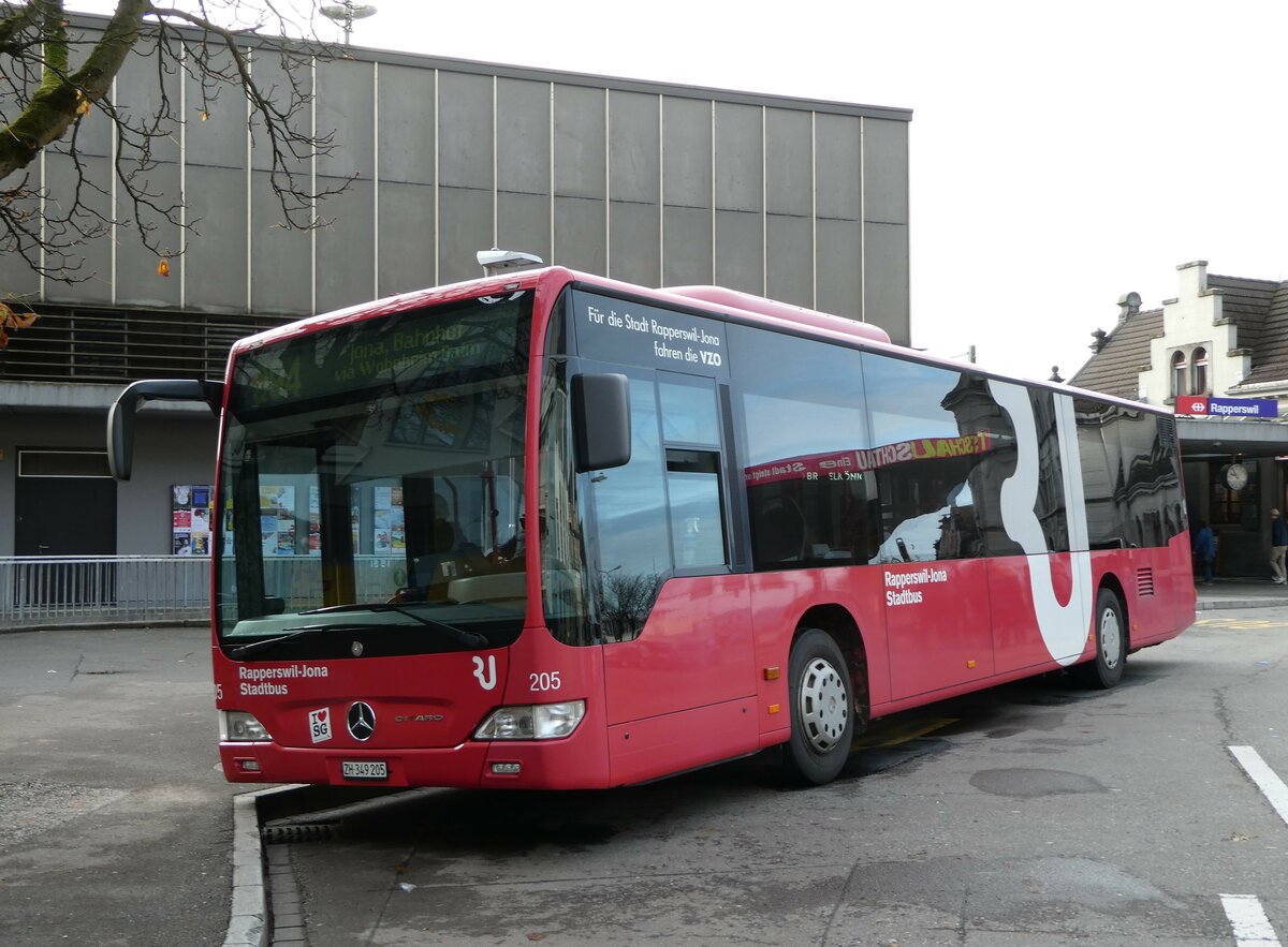 (257'061) - VZO Grningen - Nr. 205/ZH 349'205 - Mercedes am 18. November 2023 beim Bahnhof Rapperswil