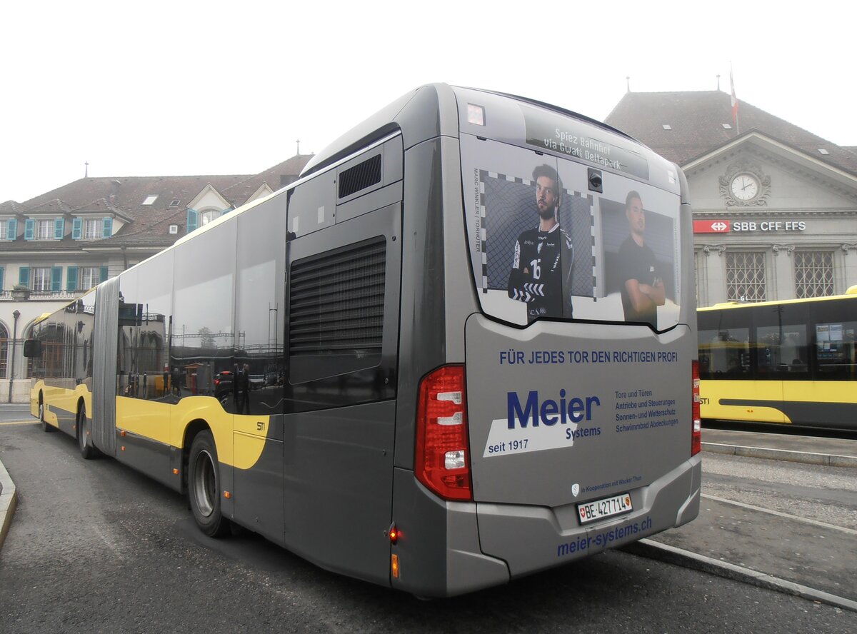 (257'714) - STI Thun - Nr. 714/BE 427'714 - Mercedes am 18. Dezember 2023 beim Bahnhof Thun