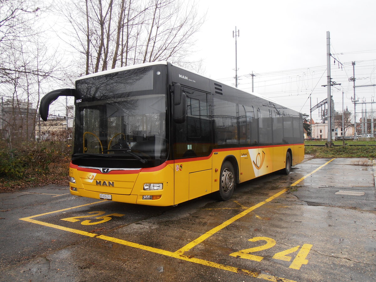 (257'757) - CarPostal Ouest - VD 606'211/PID 10'262 - MAN (ex JU 51'287; ex Nr. 22) am 21. Dezember 2023 in Yverdon, Garage