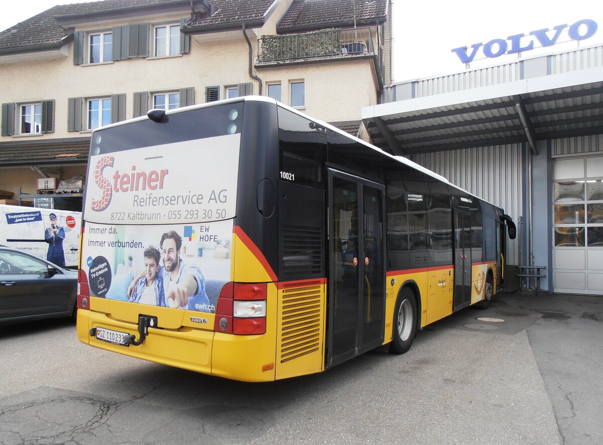 (257'826) - PostAuto Ostschweiz - SZ 110'233/PID 10'021 - MAN (ex Lienert&Ehrler, Einsiedeln; ex Schuler, Feusisberg) am 23. Dezember 2023 in Schmerikon, Thomann