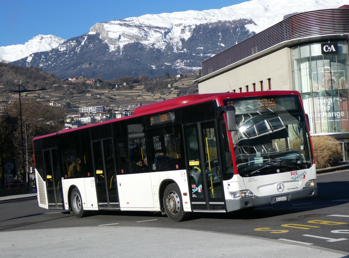 (258'580) - PostAuto Wallis - Nr. 72/VS 415'457/PID 5337 - Mercedes (ex Lathion, Sion Nr. 72) am 11. Januar 2024 beim Bahnhof Sion