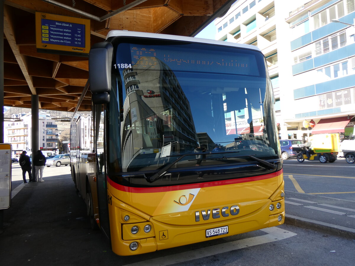 (258'617) - PostAuto Wallis - Nr. 81/VS 548'721/PID 11'884 - Iveco am 11. Januar 2024 beim Bahnhof Sion