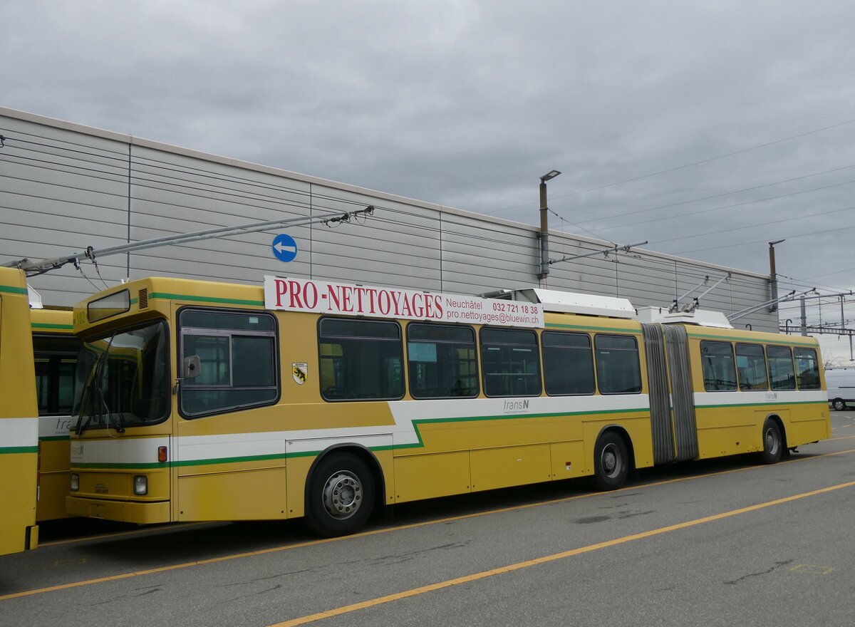 (258'952) - transN, La Chaux-de-Fonds - Nr. 102 - NAW/Hess Gelenktrolleybus (ex TN Neuchtel Nr. 102) am 26. Januar 2024 in Marin, Dpt