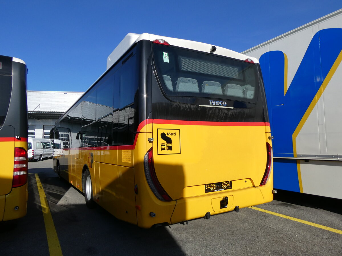 (259'122) - CarPostal Ouest - PID 11'972 - Iveco am 3. Februar 2024 in Kerzers, Interbus