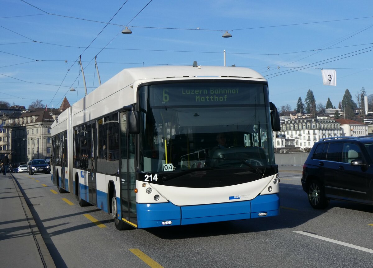 (259'194) - VBL Luzern - Nr. 214 - Hess/Hess Gelenktrolleybus am 6. Februar 2024 in Luzern, Bahnhofbrcke