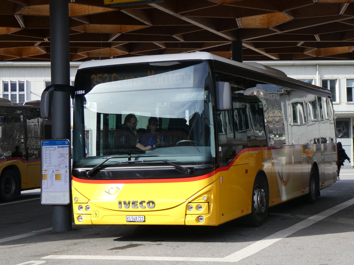 (259'343) - PostAuto Wallis - Nr. 81/VS 548'721/PID 11'884 - Iveco am 16. Februar 2024 beim Bahnhof Sion