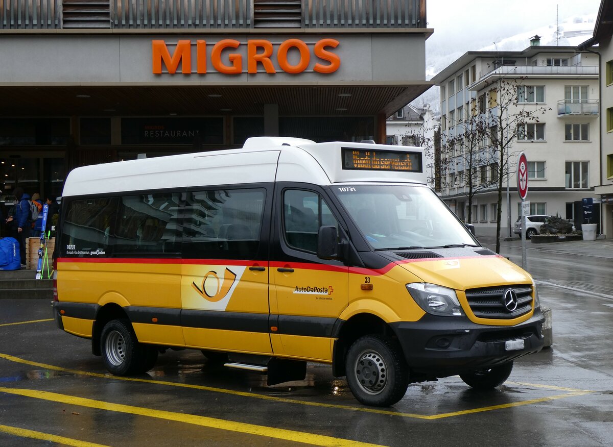 (259'559) - PostAuto Graubnden - Nr. 33/GR 162'985/PID 10'731 - Mercedes (ex Nr. 3; ex Nr. 12) am 23. Februar 2024 beim Bahnhof Ilanz