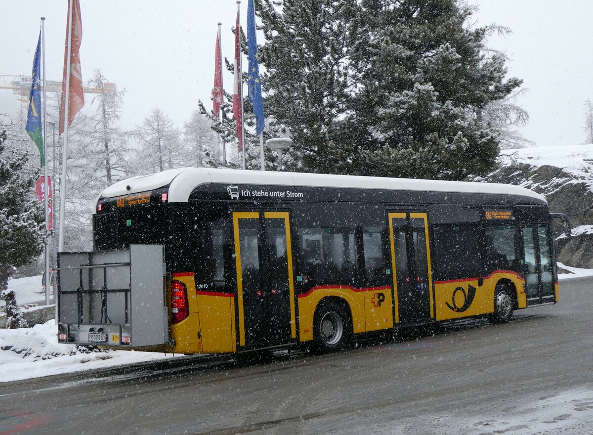 (259'692) - PostAuto Wallis - VS 565'812/PID 12'010 - eMercedes am 27. Februar 2024 in Saas-Fee, Busterminal