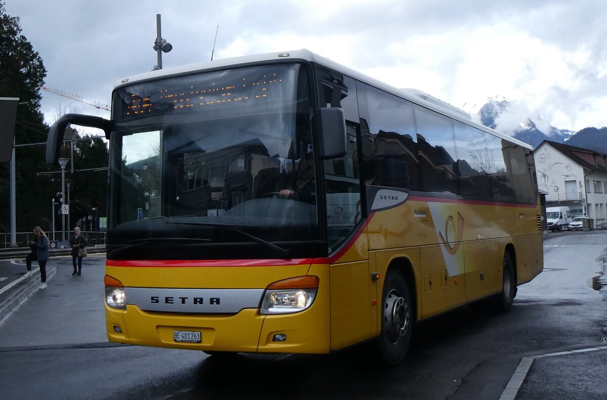 (260'309) - PostAuto Bern - BE 401'263/PID 4504 - Setra (ex AVG Meiringen Nr. 63) am 12. Mrz 2024 beim Bahnhof Stans