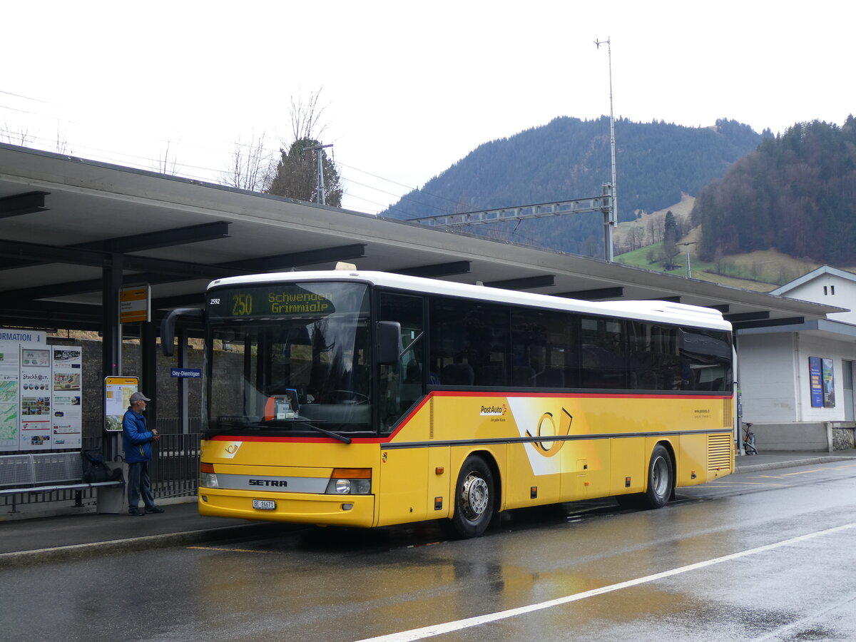 (260'583) - Spring, Schwenden - BE 26'671/PID 2592 - Setra am 21. Mrz 2024 beim Bahnhof Oey-Diemtigen